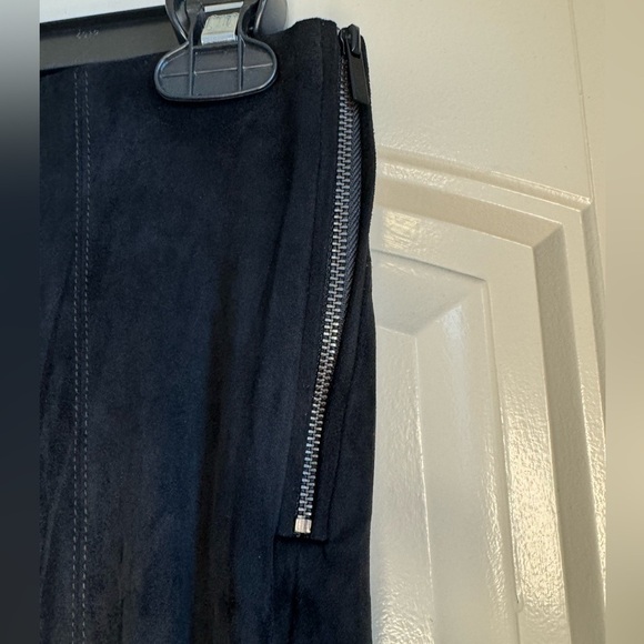 Zara Faux Suede Mid Rise Pants With Zipper Closure - Picture 2 of 6